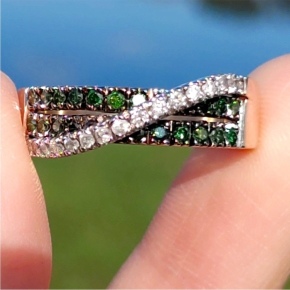 Gorgeous Green & White Diamond Crossover 14kt White Gold Ring EUC Sparkle 4Days - Picture 7 of 7